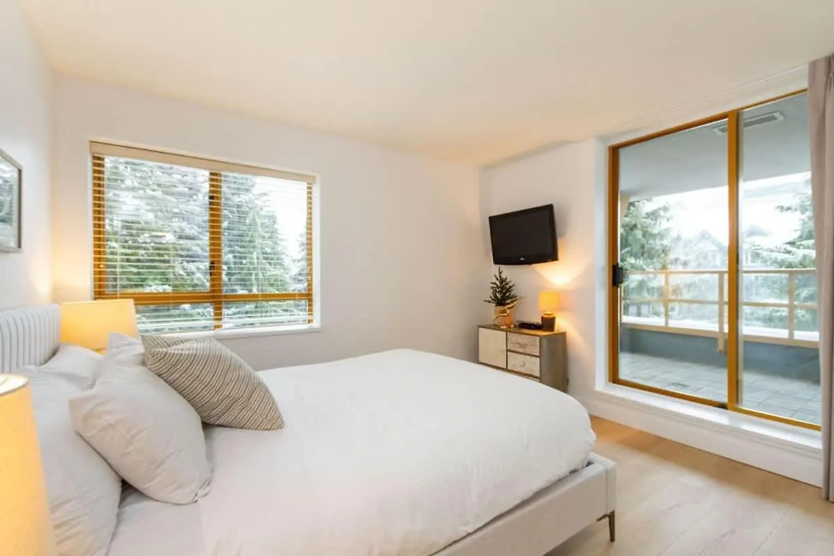Renovated 2Bed-2Bath In Village With Pool, Hot Tub, And Sauna Whistler Canada