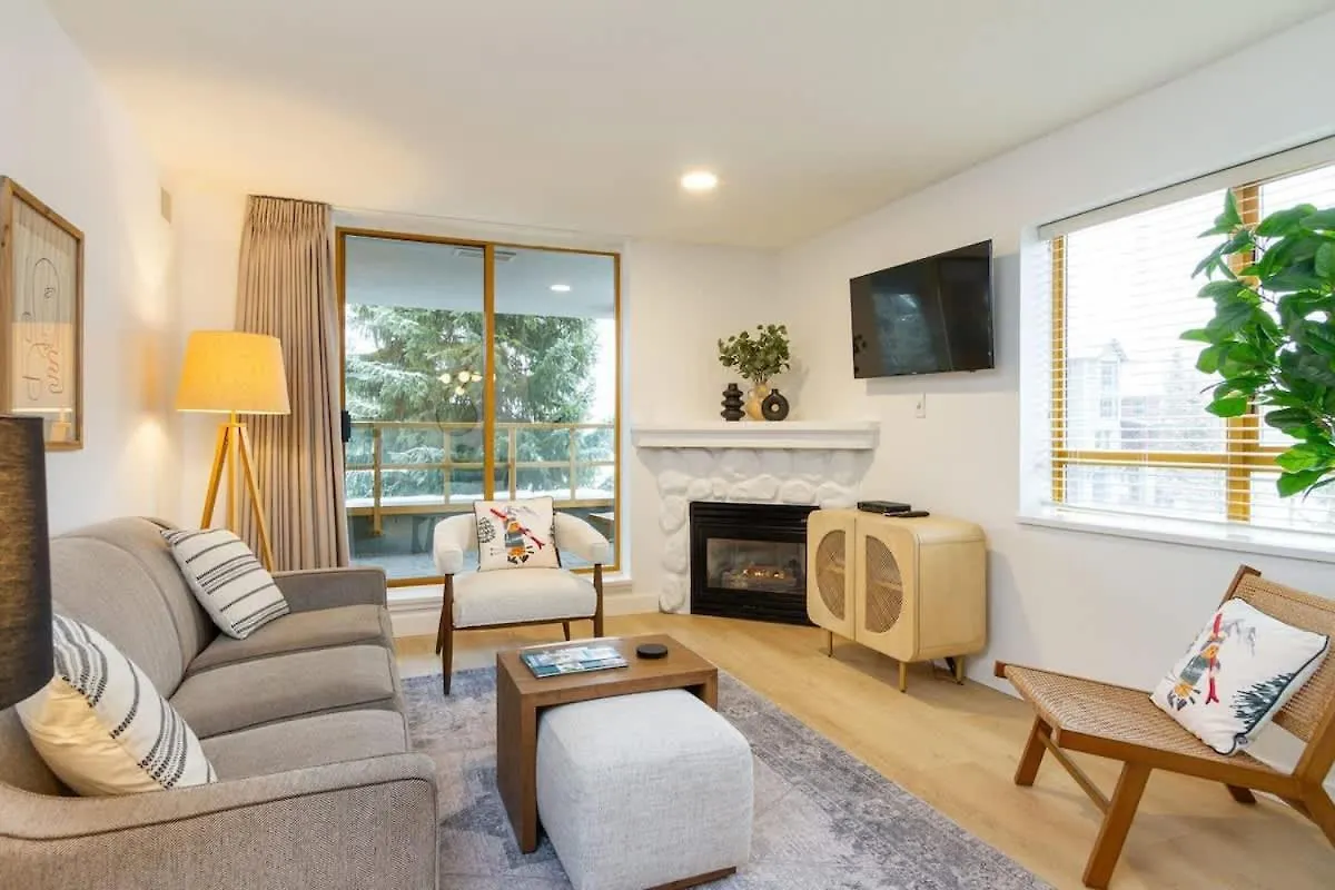 Holiday home Renovated 2Bed-2Bath In Village With Pool, Hot Tub, And Sauna Whistler