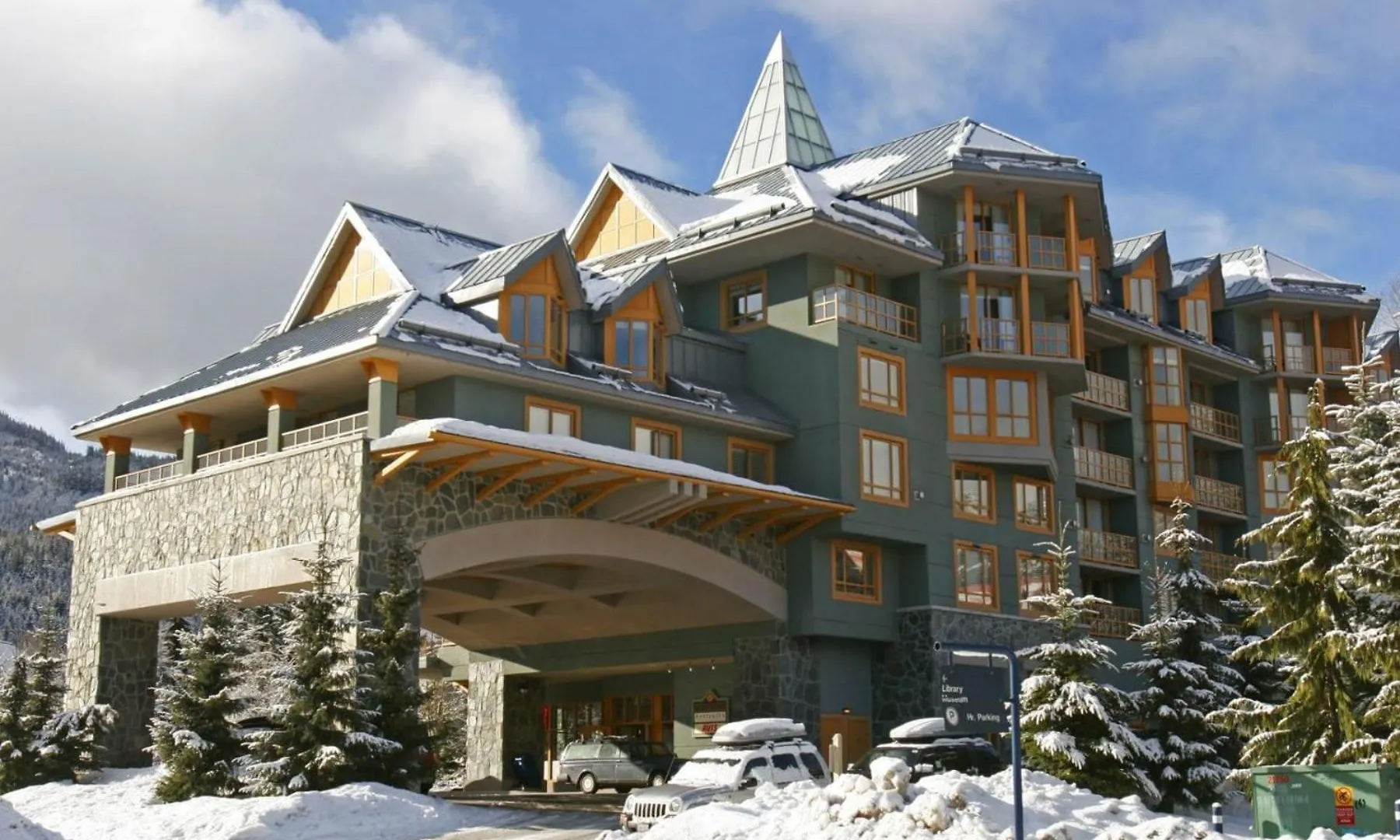 Renovated 2Bed-2Bath In Village With Pool, Hot Tub, And Sauna Whistler