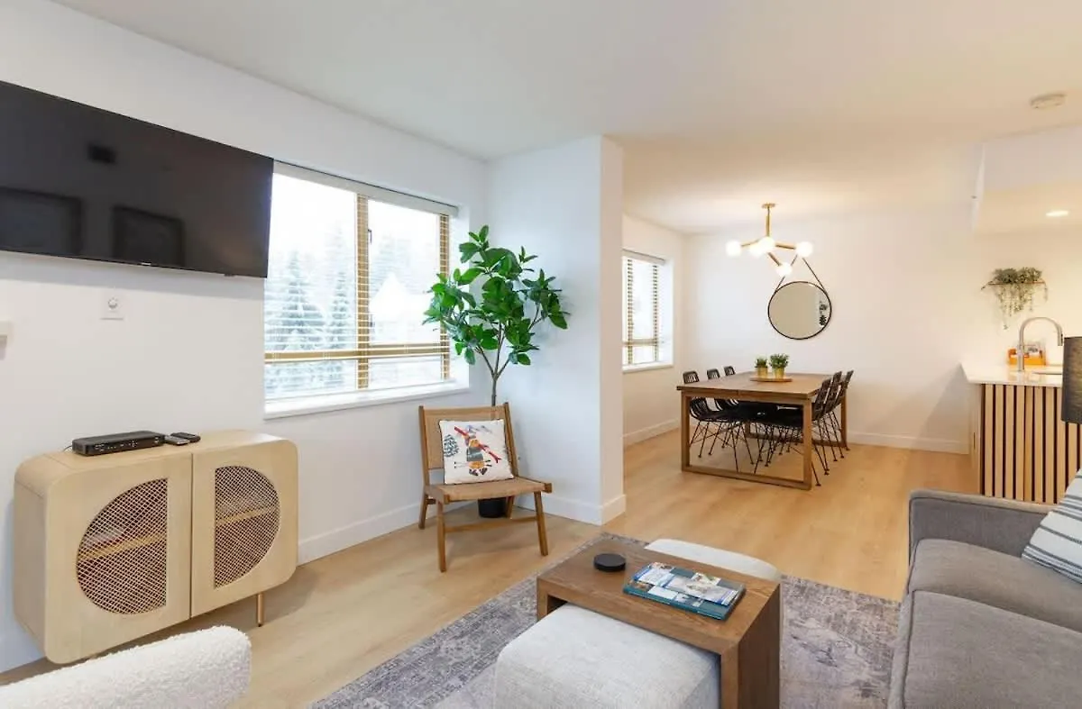 Renovated 2Bed-2Bath In Village With Pool, Hot Tub, And Sauna Whistler Holiday home